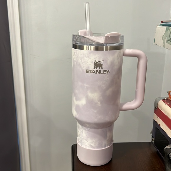 Used Stanley 40oz H2.0 Tumbler Wisteria Tie Dye - Picture 2 of 7